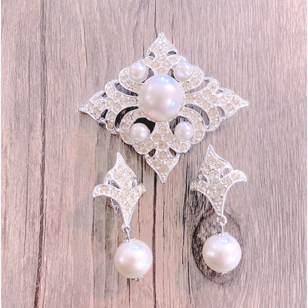 VINTAGE “1964” Sarah Coventry Brooch/Earrings
